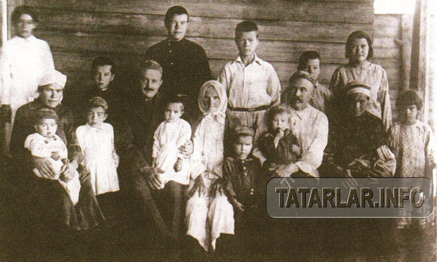 Кабир Туйкин и Фазыл Туйкин с семьёй